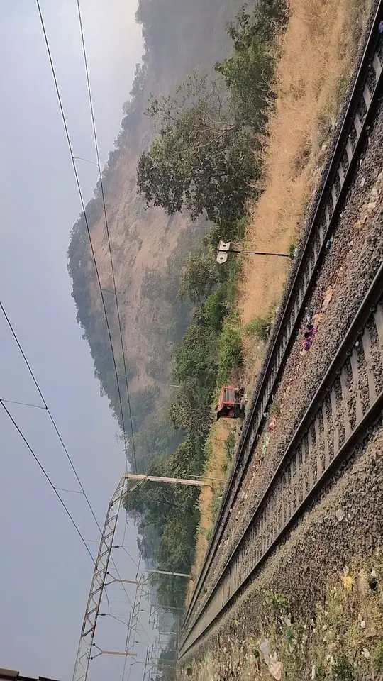 20103 Mumbai LTT - Gorakhpur SF Express (via Kanpur) train photo 2