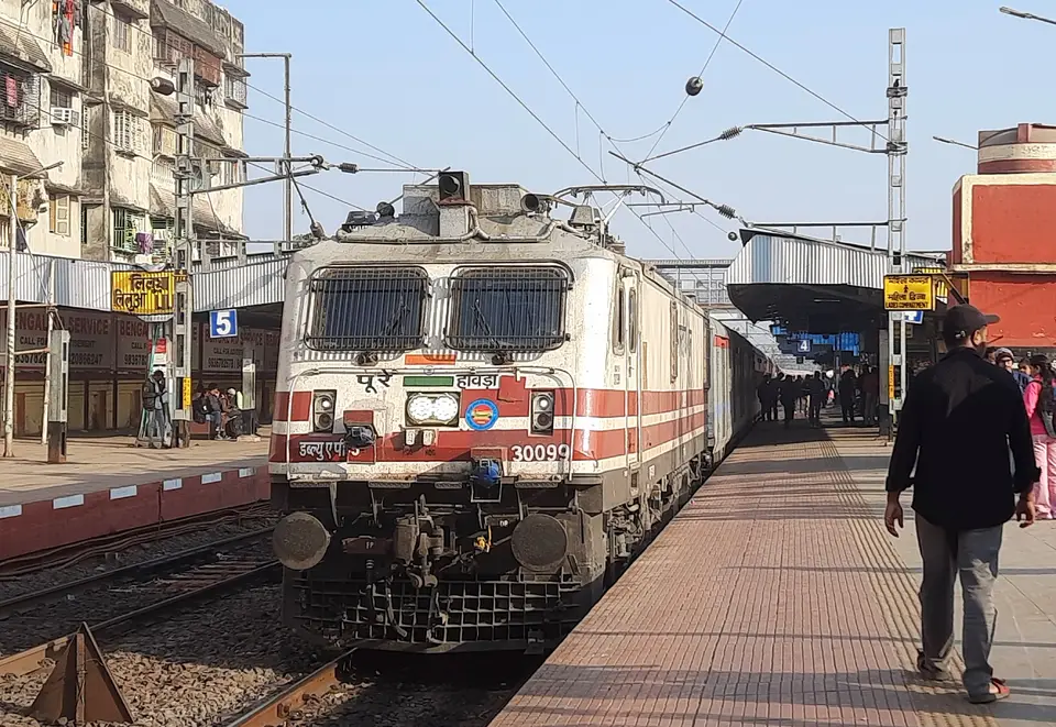 12333 Vibhuti Express train photo 8
