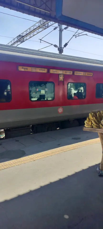 12325 Gurumukhi SF Express train photo 3