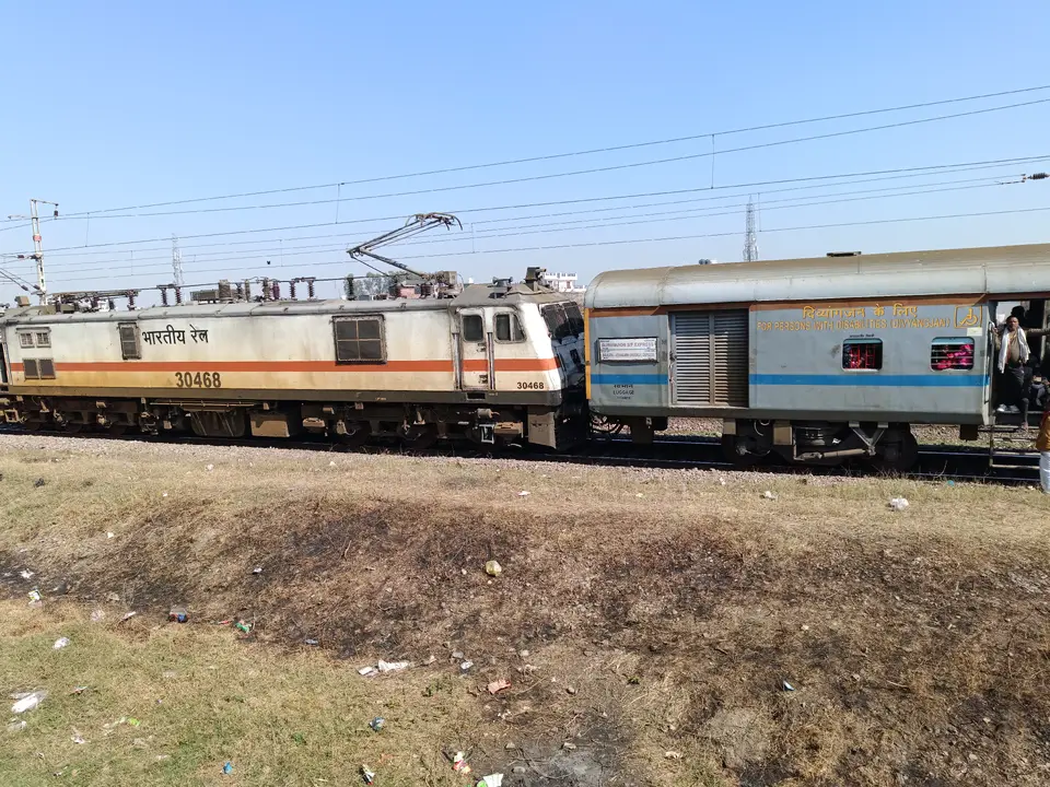 12325 Gurumukhi SF Express train photo 6
