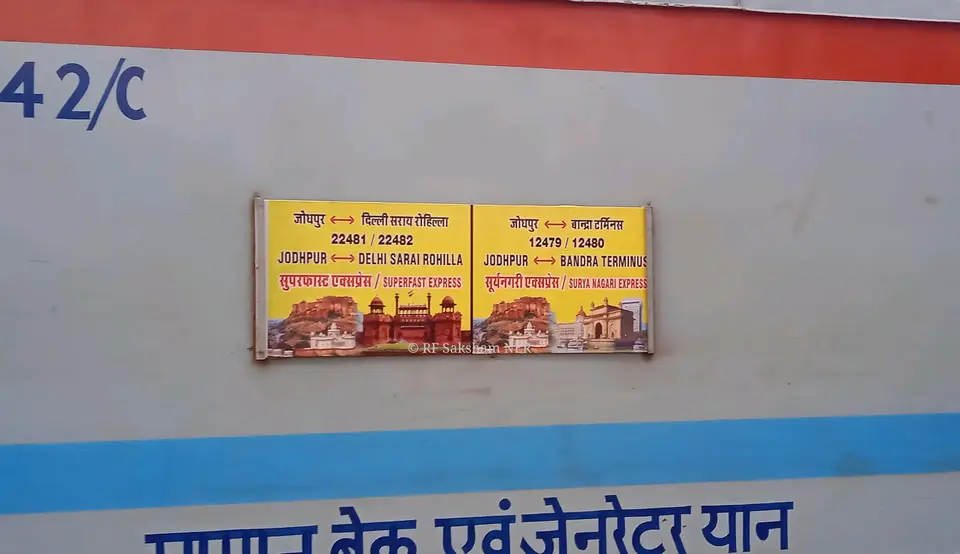 22481 Jodhpur - Delhi Sarai Rohilla SF Express train photo 6