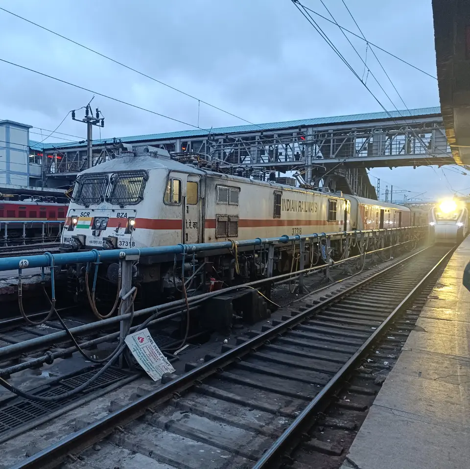 11019 Konark Express train photo 1