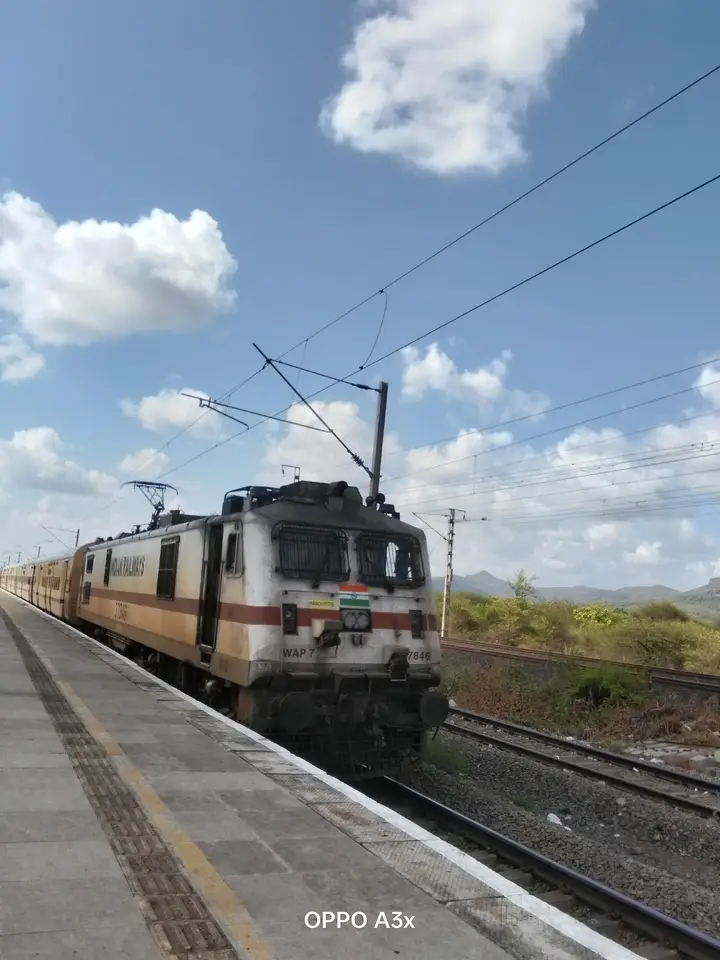 12216 Bandra Terminus - Delhi Sarai Rohilla Garib Rath Express train photo 2