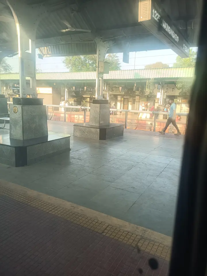 12251 Wainganga SF Express train photo 5
