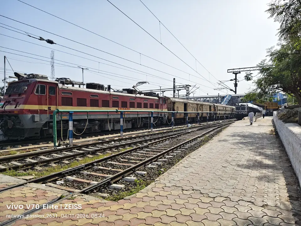 11413 Nizamabad - Pandharpur Express train photo 1