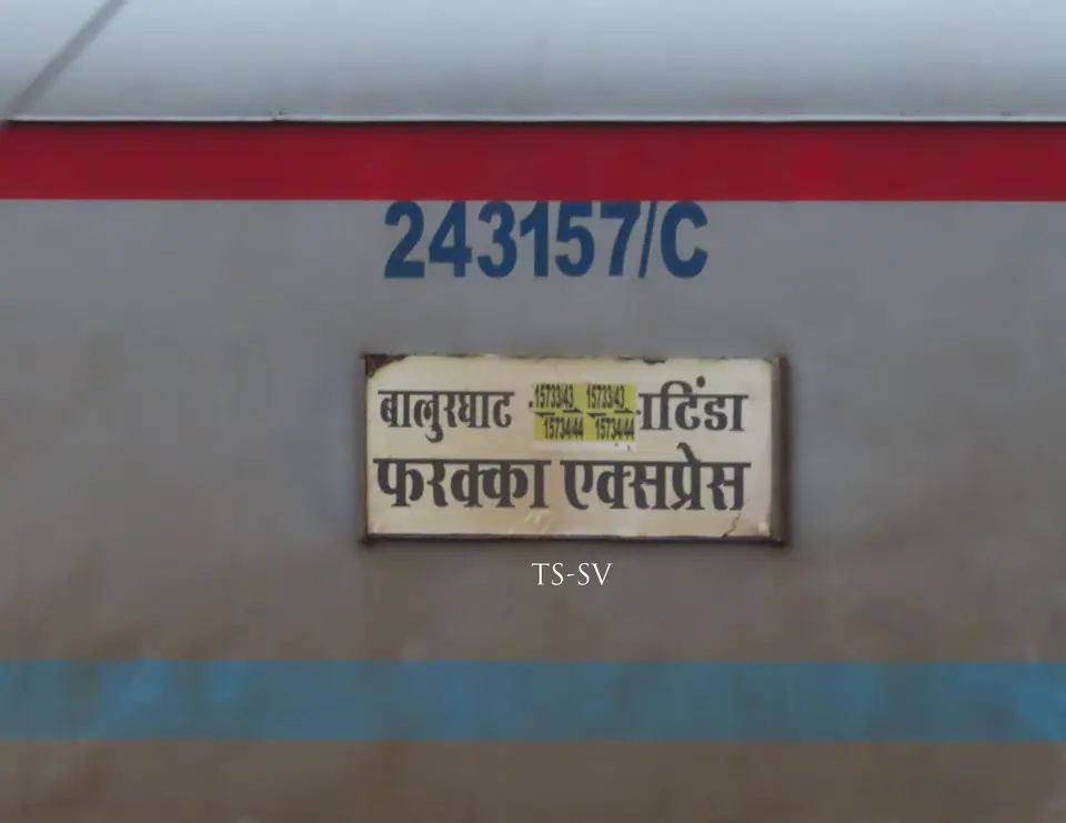 15734 Farakka Express (via Sultanpur) train photo 1
