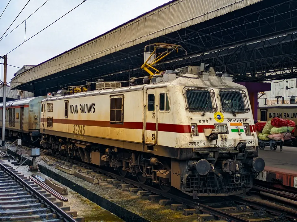 22911 Shipra Express train photo 9