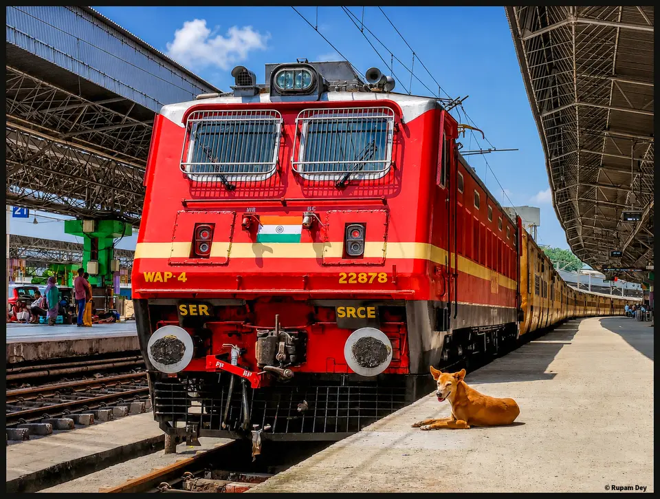 18003 Rani Shiromoni Express train photo 11