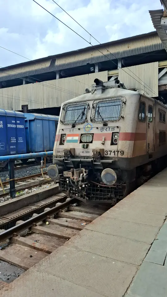 16338 Ernakulam - Okha Express train photo 4