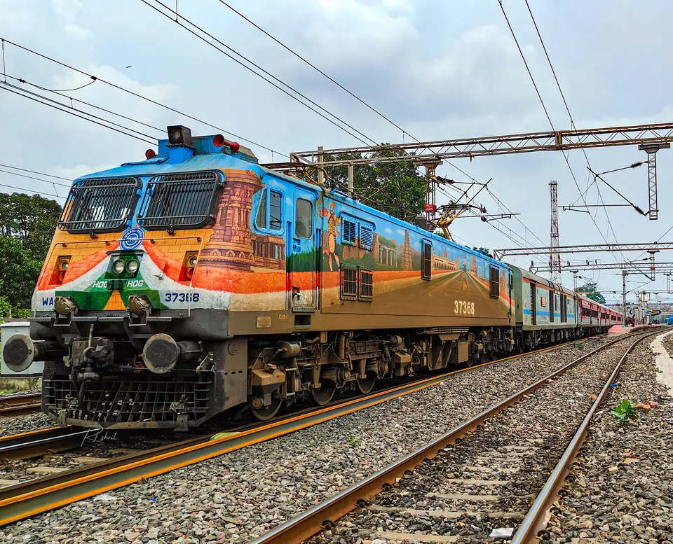 12251 Wainganga SF Express train photo 7