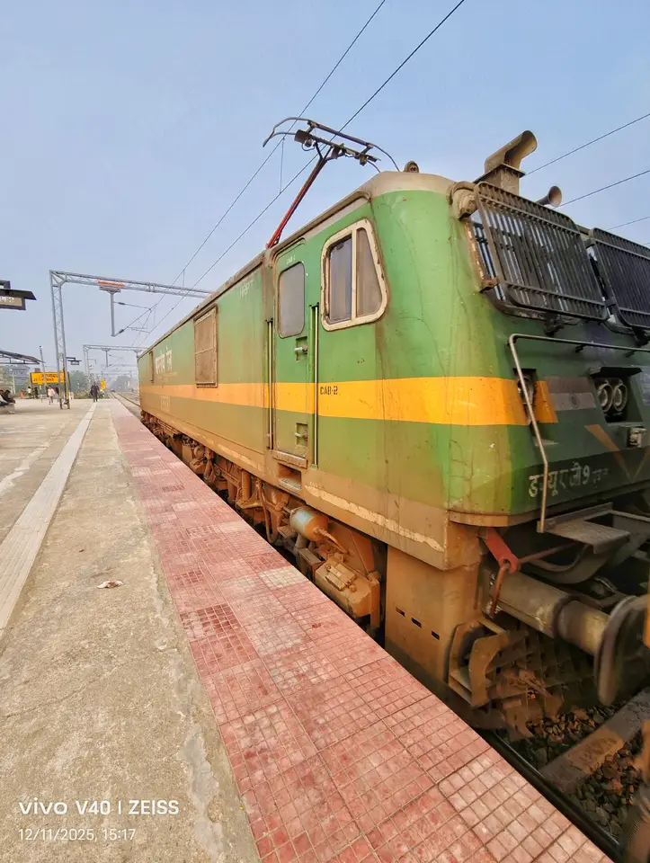 53213 Patna - Gaya Passenger train photo 5