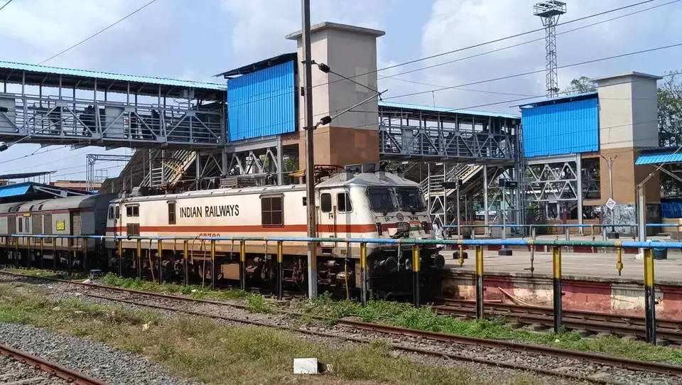 22613 Shraddha Sethu SF Express train photo 1