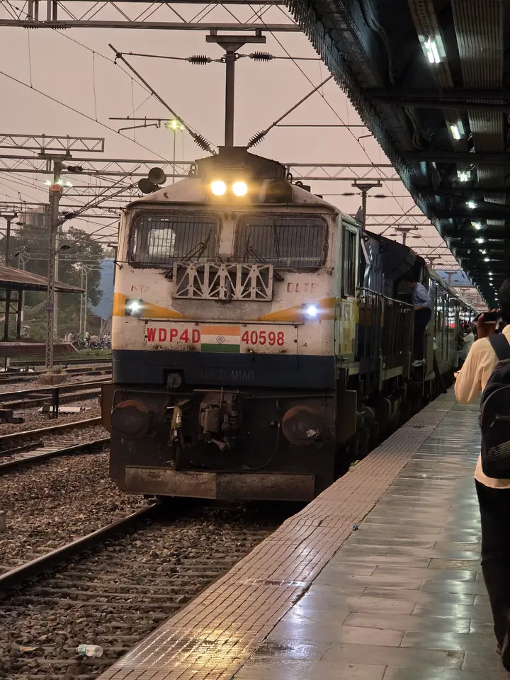 14815 Shri Ganganagar - Rishikesh Intercity Express train photo 4