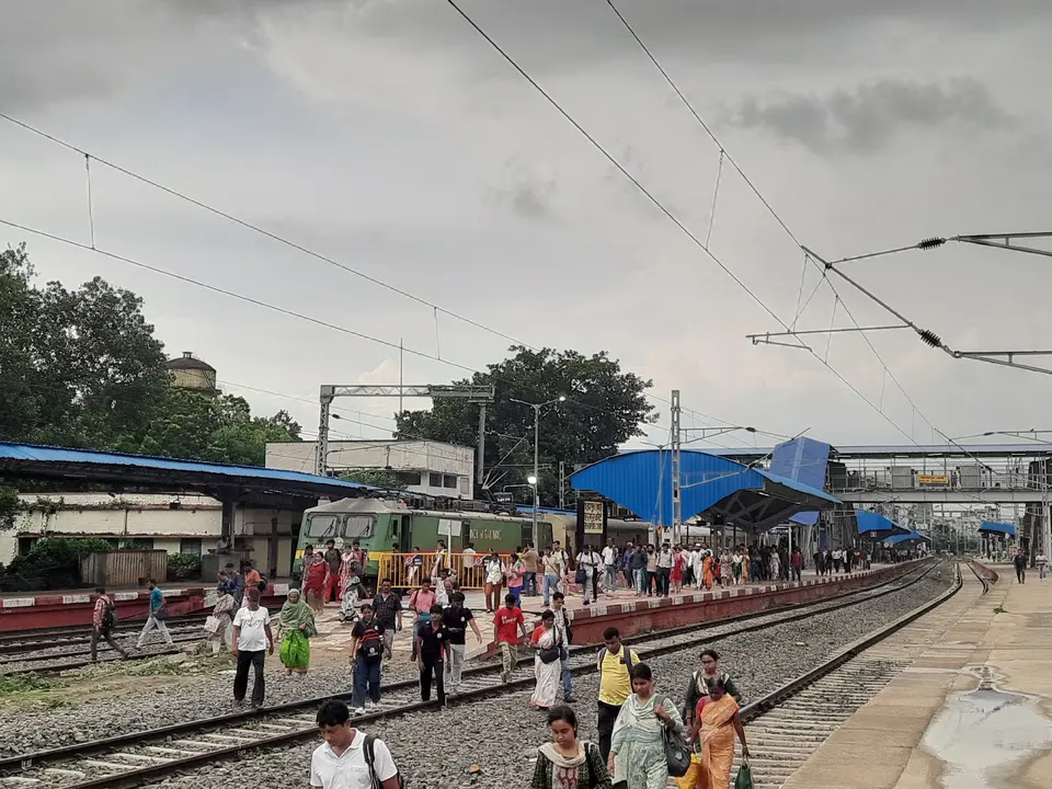 13113 Hazarduari Express train photo 15