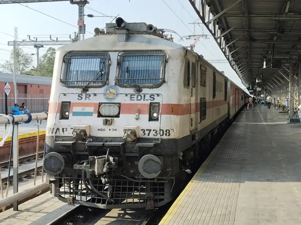 16339 Mumbai LTT - Nagercoil Express (via Katpadi) train photo 29