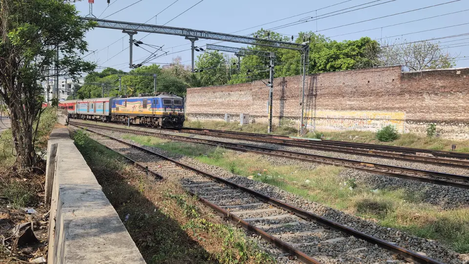 22629 Mumbai LTT - Tirunelveli SF Express (via Konkan) train photo 12