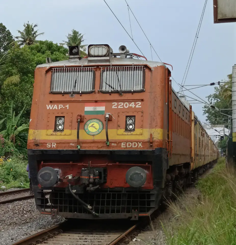 16366 Nagercoil - Kottayam Express train photo 3