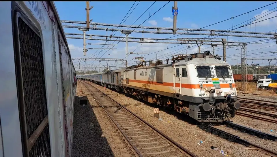 12701 Hussain Sagar SF Express train photo 5
