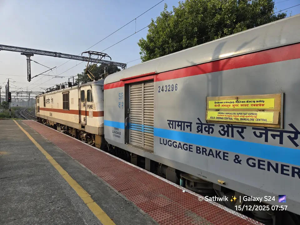 12685 MGR Chennai Central - Mangaluru Central SF Express train photo 1