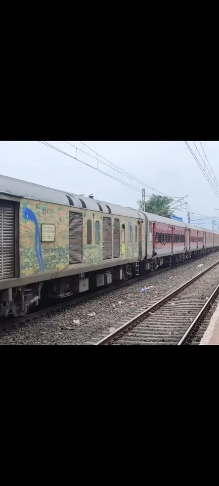18111 Tatanagar - Yesvantpur Weekly Express train photo 1