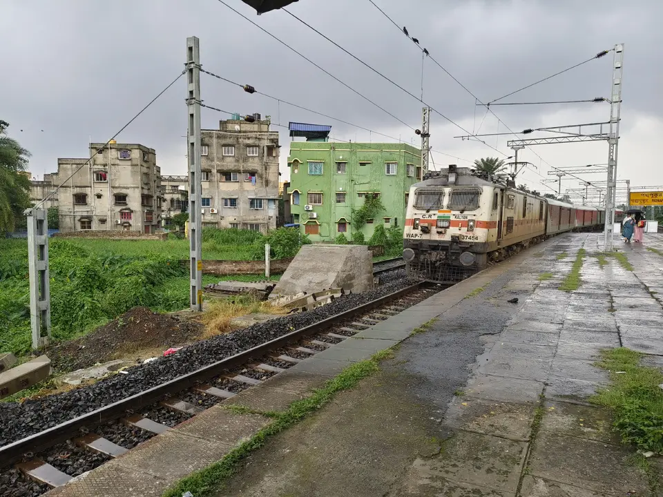11057 Mumbai CSMT - Amritsar Express train photo 12
