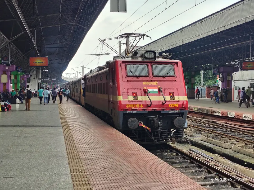 18003 Rani Shiromoni Express train photo 6