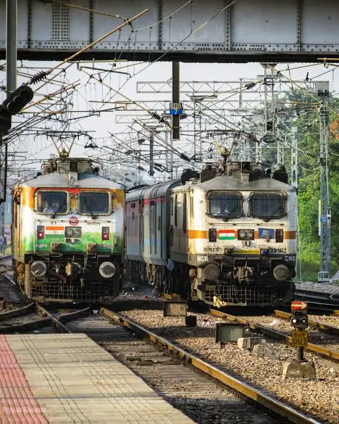 11057 Mumbai CSMT - Amritsar Express train photo 19