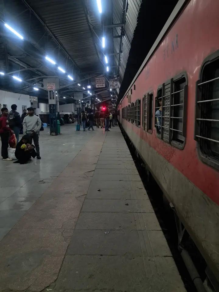 14692 Mour Dhwaj Express train