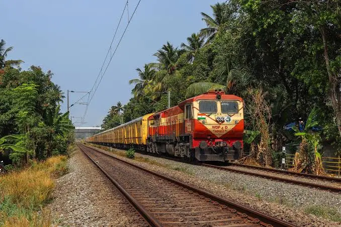 16843 Tiruchchirappalli - Palakkad Town Express train photo 2