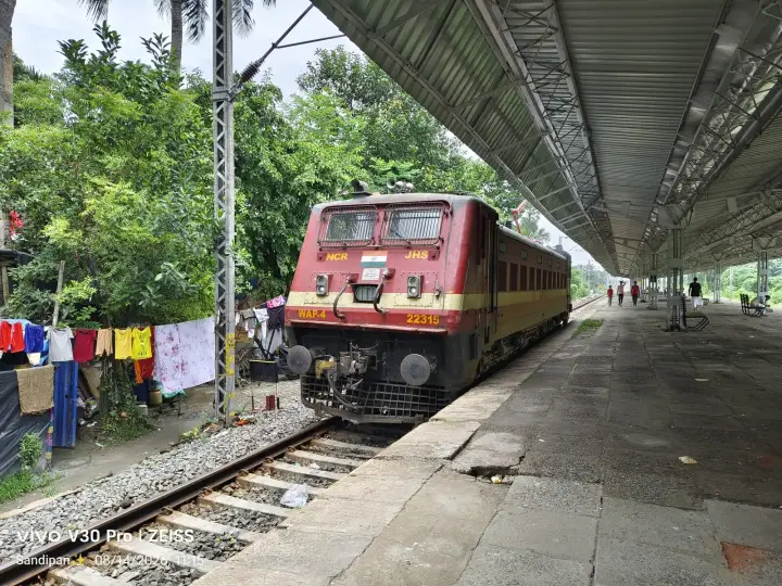कन्फर्म! 11047/11048 दादर-गोरखपुर एक्सप्रेस का नया स्टॉपेज मंजूर, बेलथरा रोड के यात्रियों की पुरानी मांग हुई पूरी
