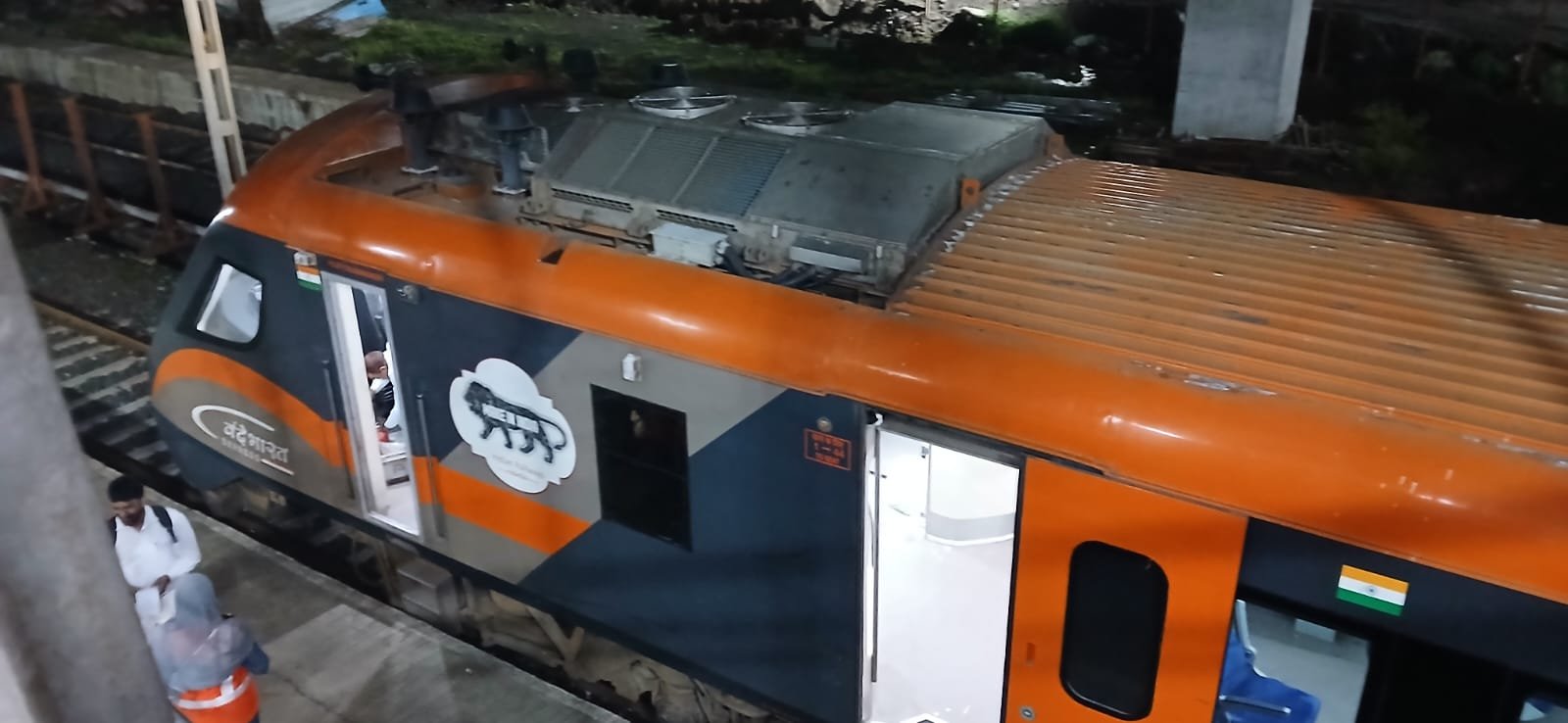 26101 Pune - Ajni (Nagpur) Vande Bharat Express photo 1
