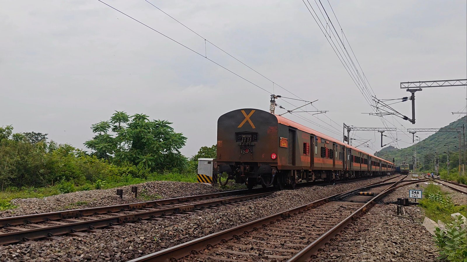 12155 Shaan-E-Bhopal SF Express photo 4