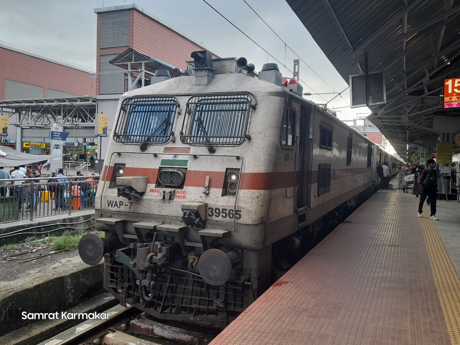 12381 Poorva Express (Via Gaya) photo 1