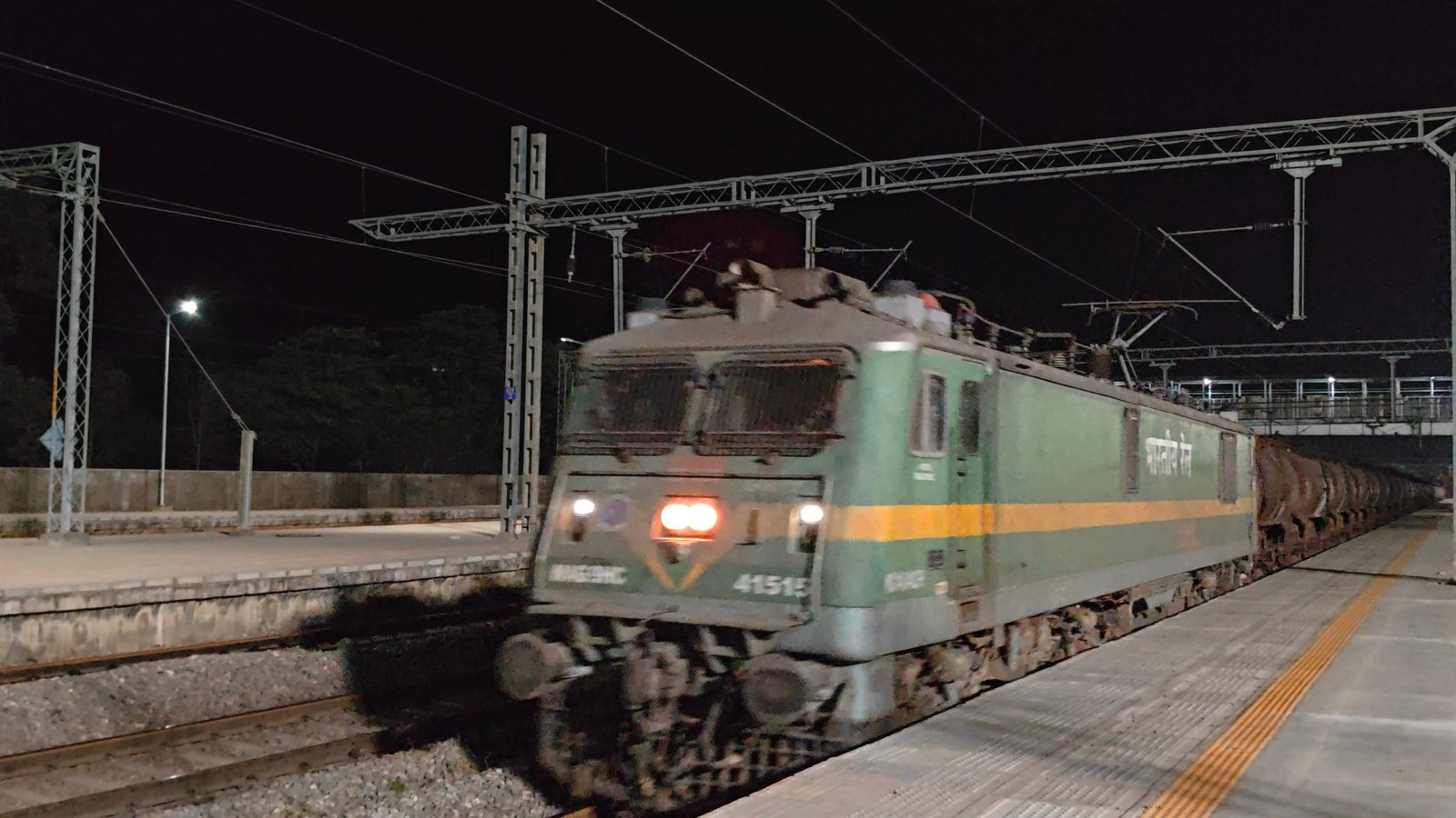 06529 SMVT Bengaluru - Gomti Nagar Special Fare Special photo 7