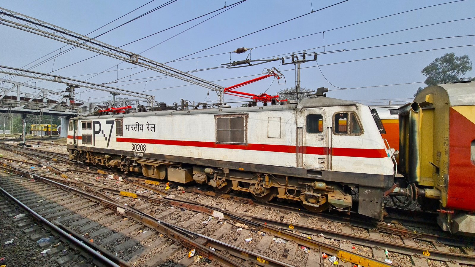 22436 New Delhi - Varanasi Vande Bharat Express photo 1