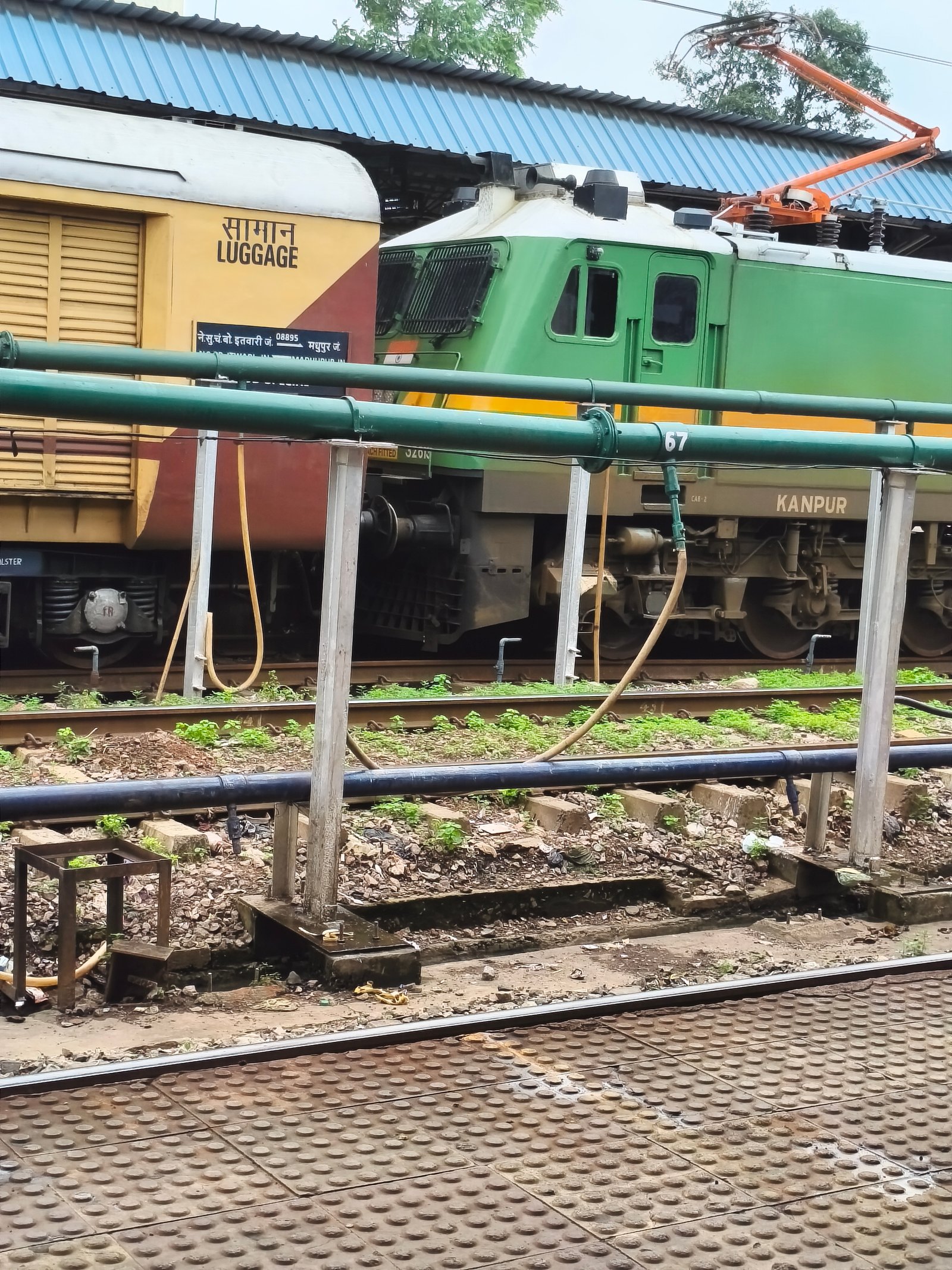 22869 Visakhapatnam - MGR Chennai Central Weekly SF Express photo 2