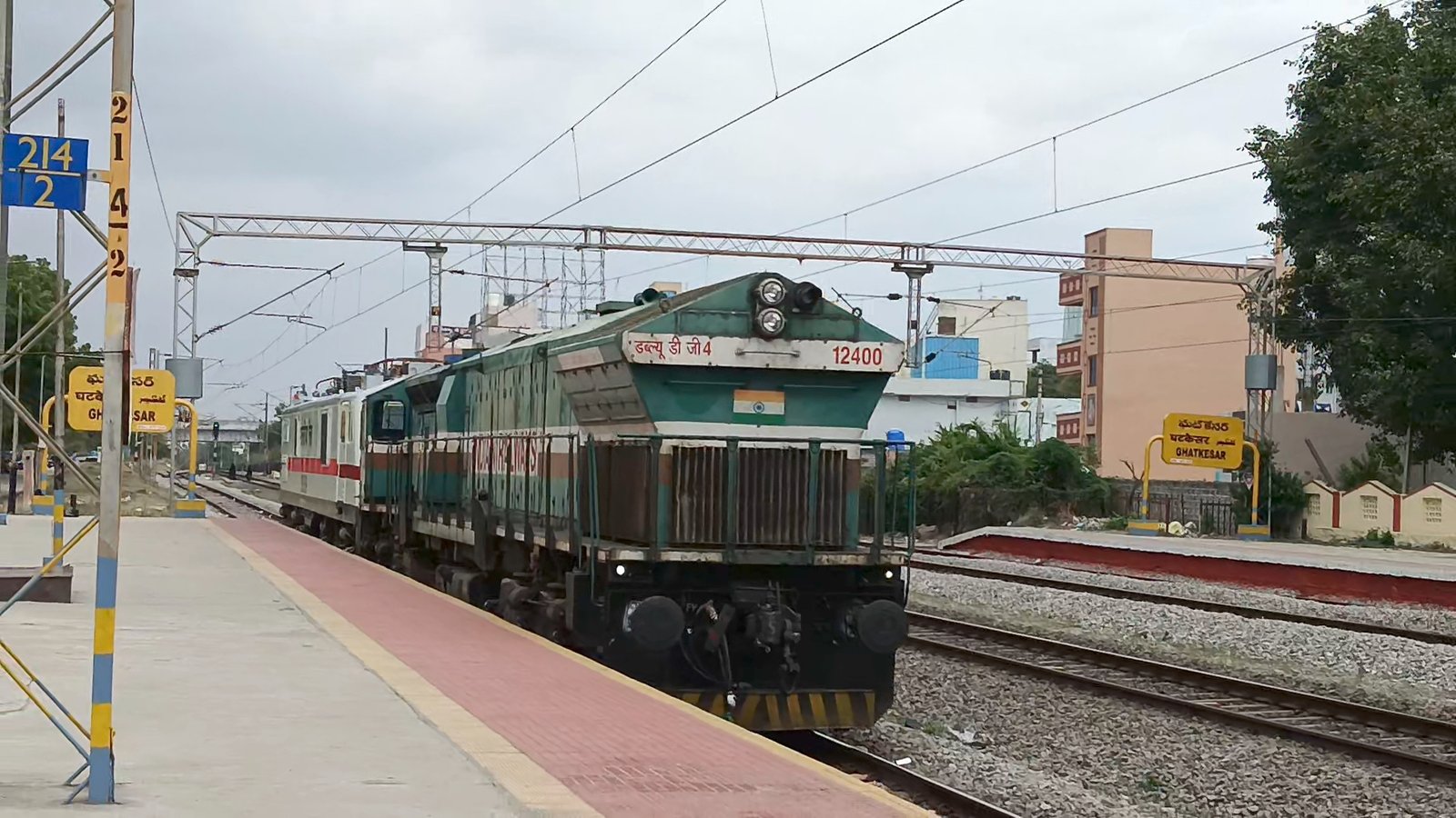 22435 Varanasi - New Delhi Vande Bharat Express photo 4